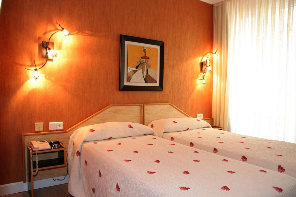 Hostal Paris Valladolid Phòng bức ảnh