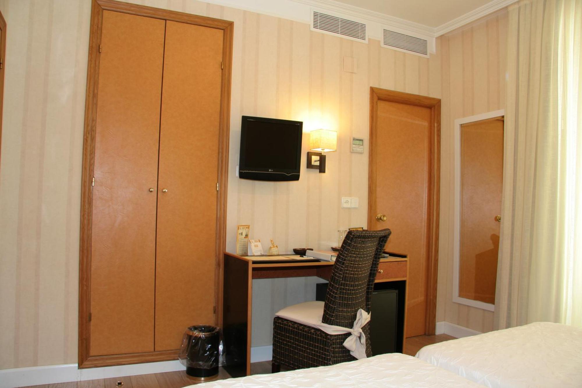 Hostal Paris Valladolid Ngoại thất bức ảnh
